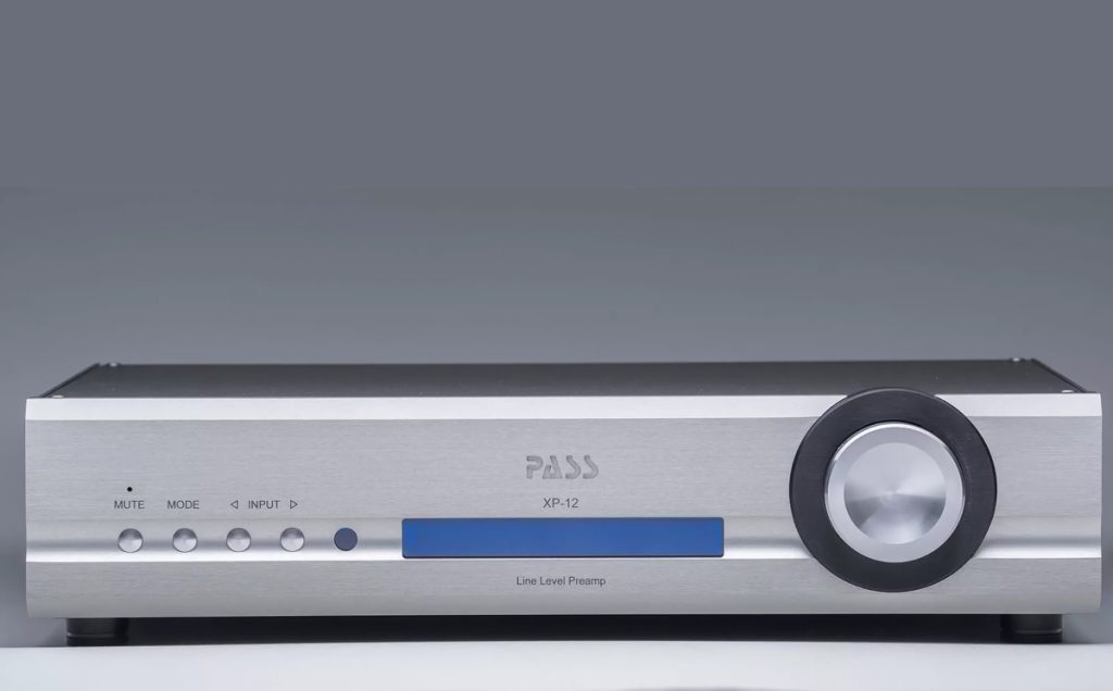Le préampli Pass XP12 vu de face