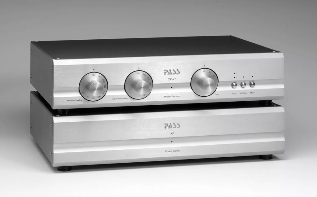 Les deux coffrets du préampli Phono Pass XP27 vus de face