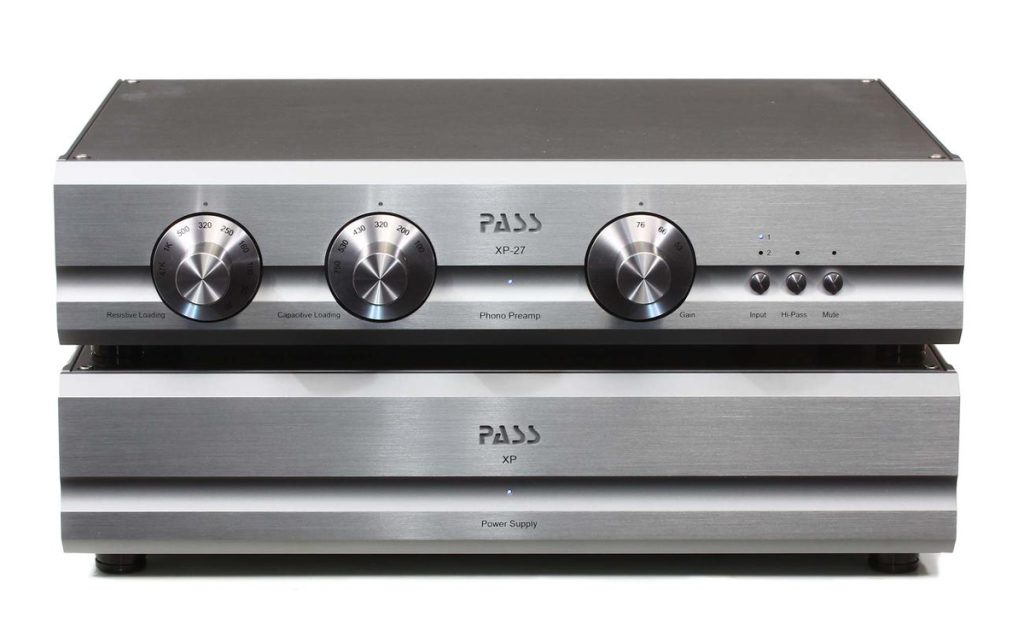 Les deux coffrets du préampli Phono Pass XP27 vus de face