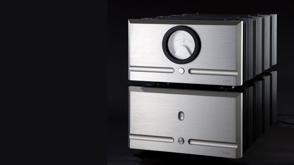 La Pass XS300 et son alimentation vus de face