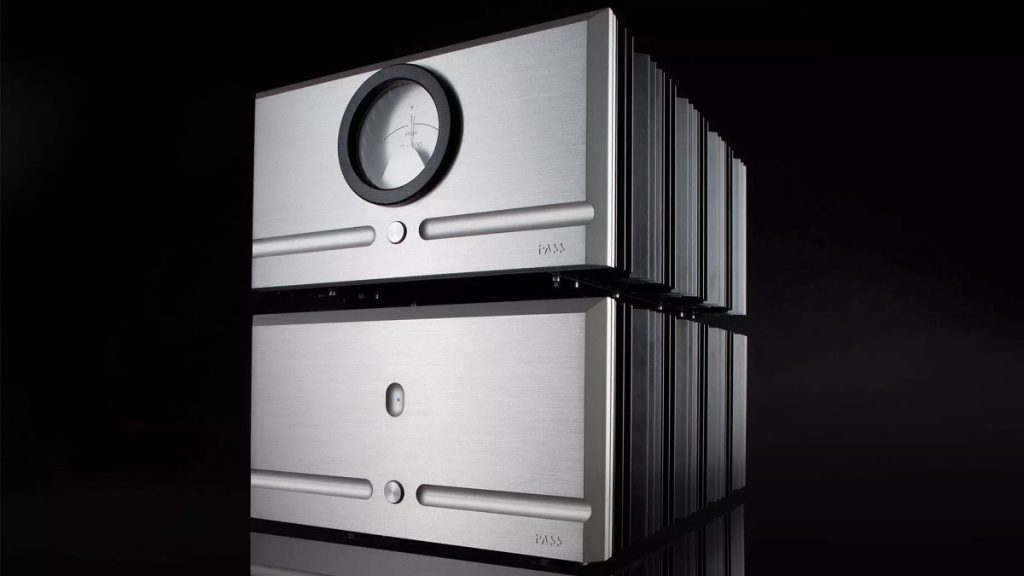 La Pass XS300 et son alimentation vus d'angle