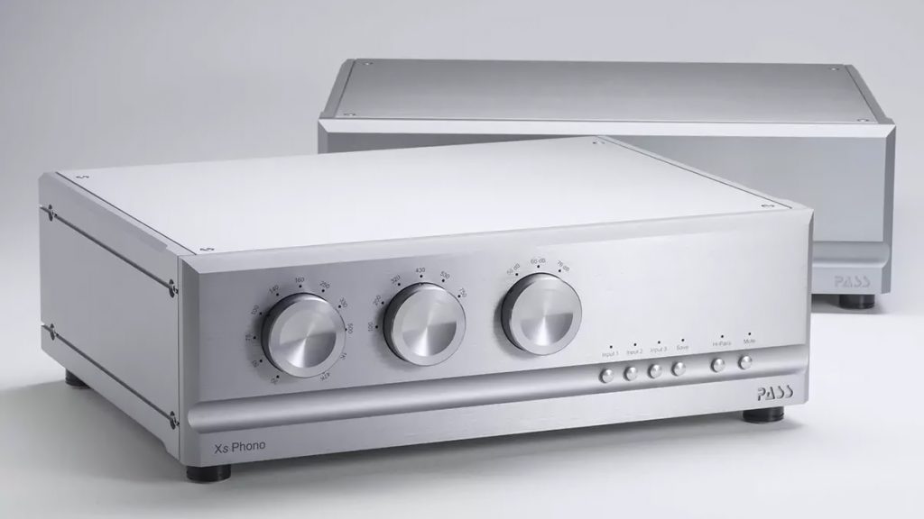 Les deux boitiers du préampli Phono Pass XS Phono Preamp vus en perspective