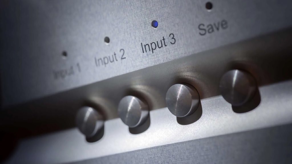Gros plan sur le sélecteur de sources du Pass XS Phono Preamp